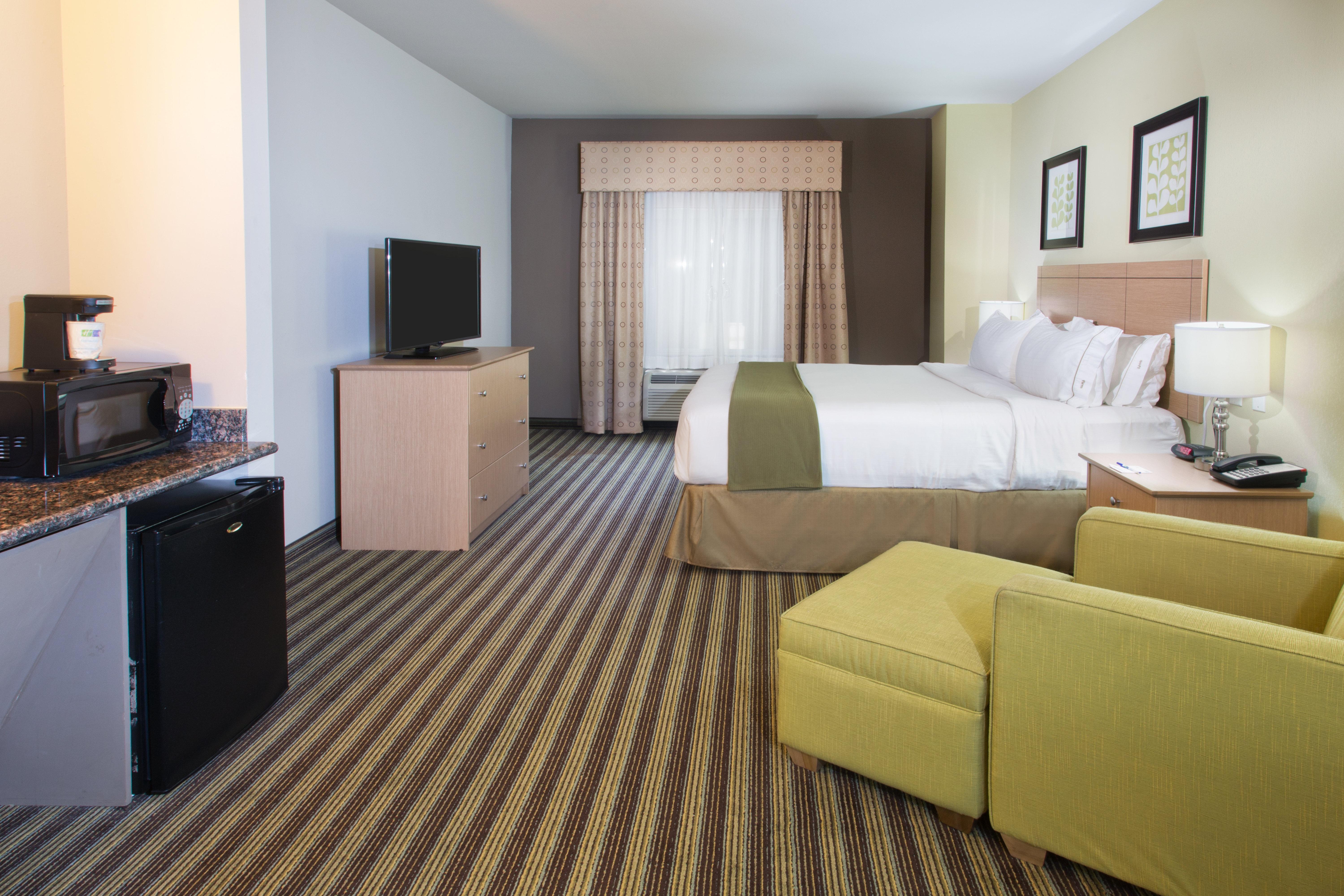 Holiday Inn Express Hotel & Suites Alvarado By Ihg Buitenkant foto