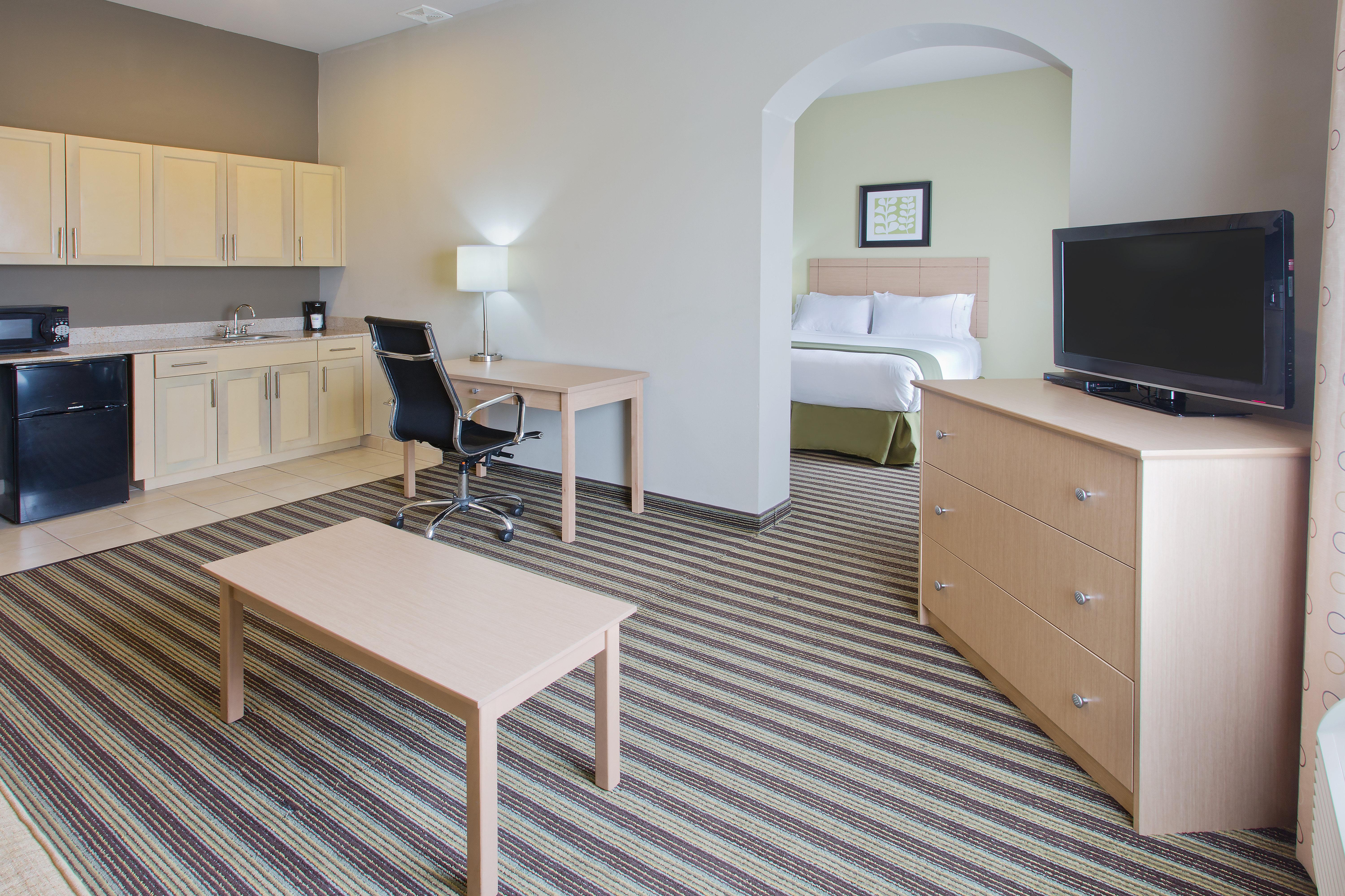 Holiday Inn Express Hotel & Suites Alvarado By Ihg Buitenkant foto