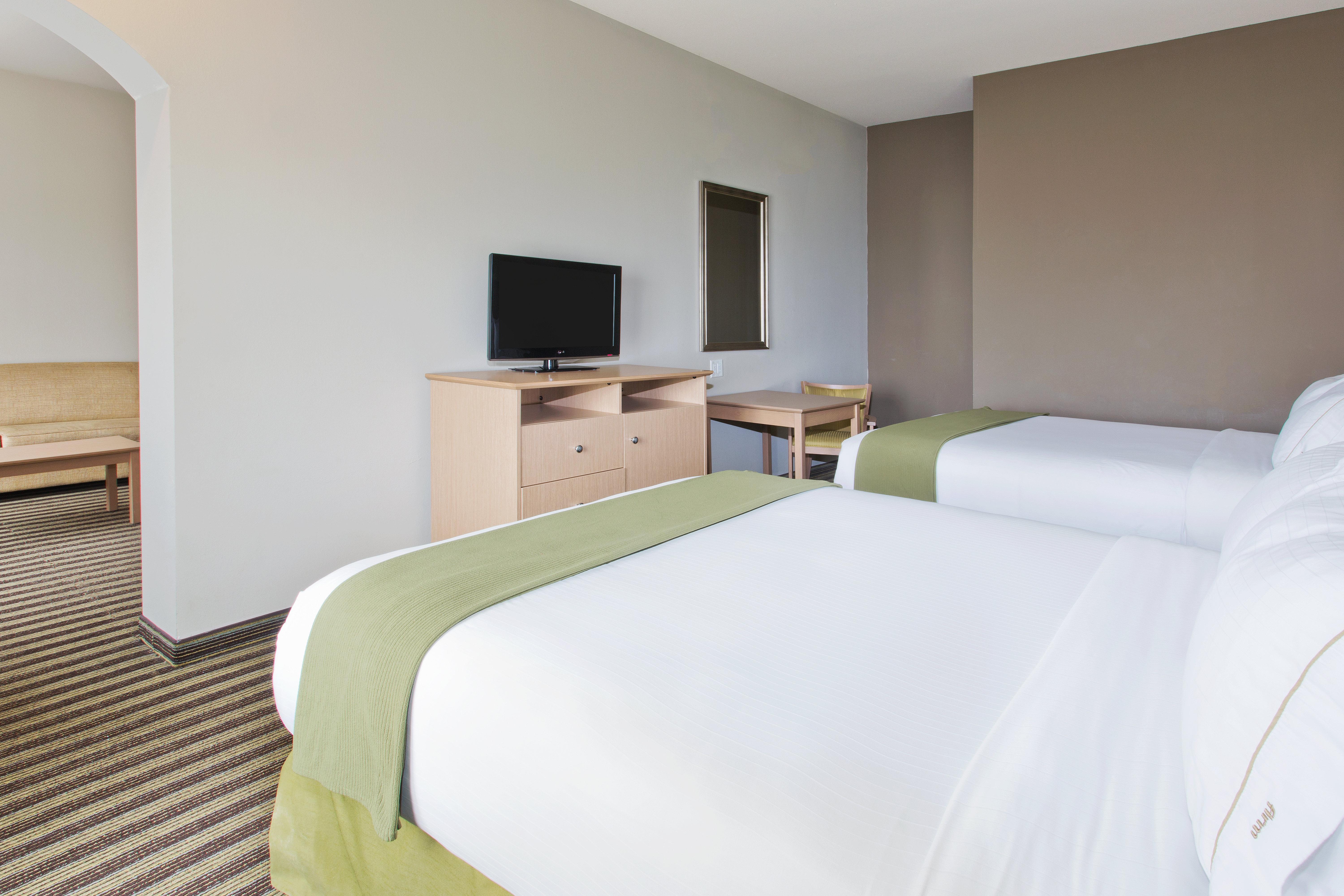 Holiday Inn Express Hotel & Suites Alvarado By Ihg Buitenkant foto