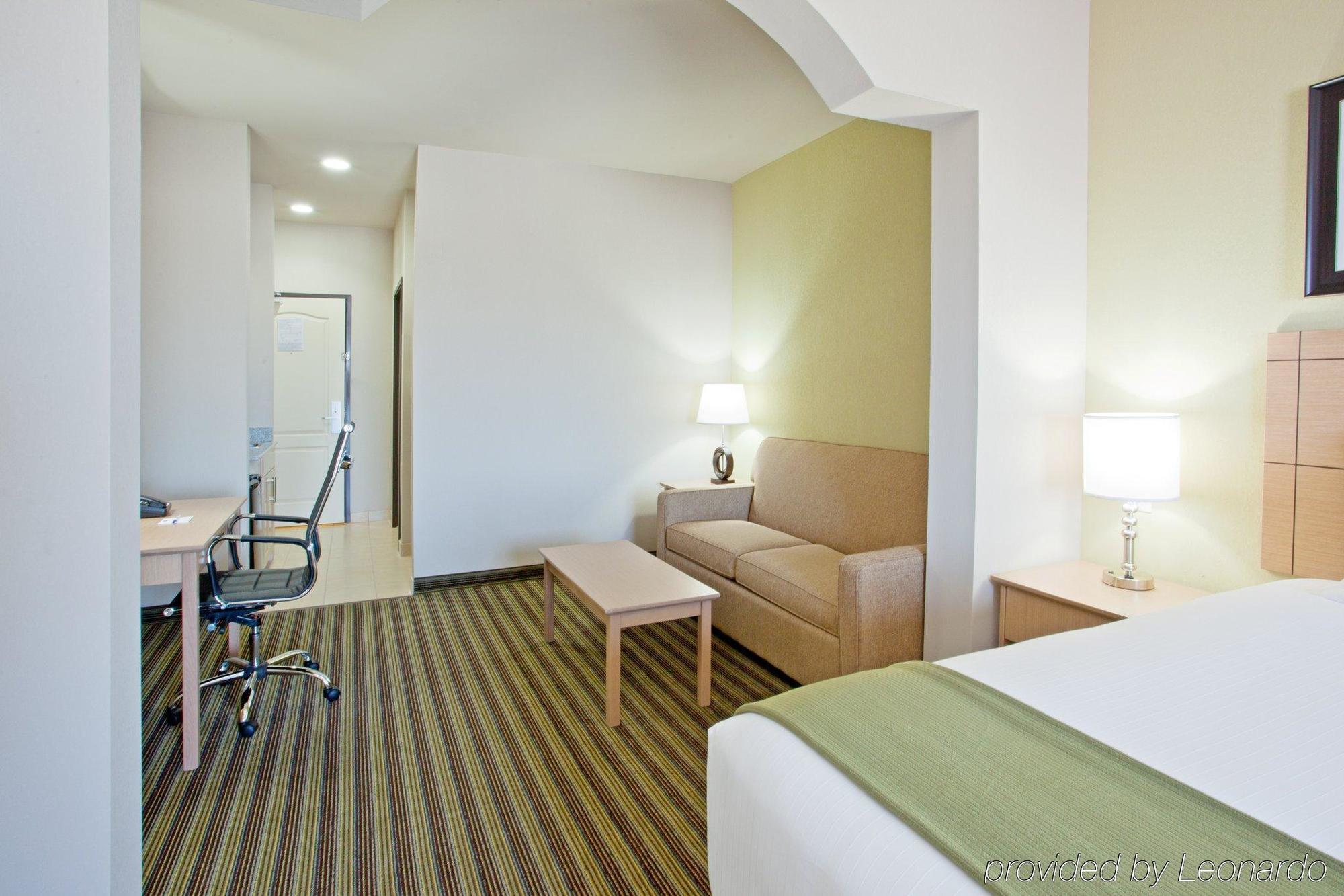 Holiday Inn Express Hotel & Suites Alvarado By Ihg Kamer foto