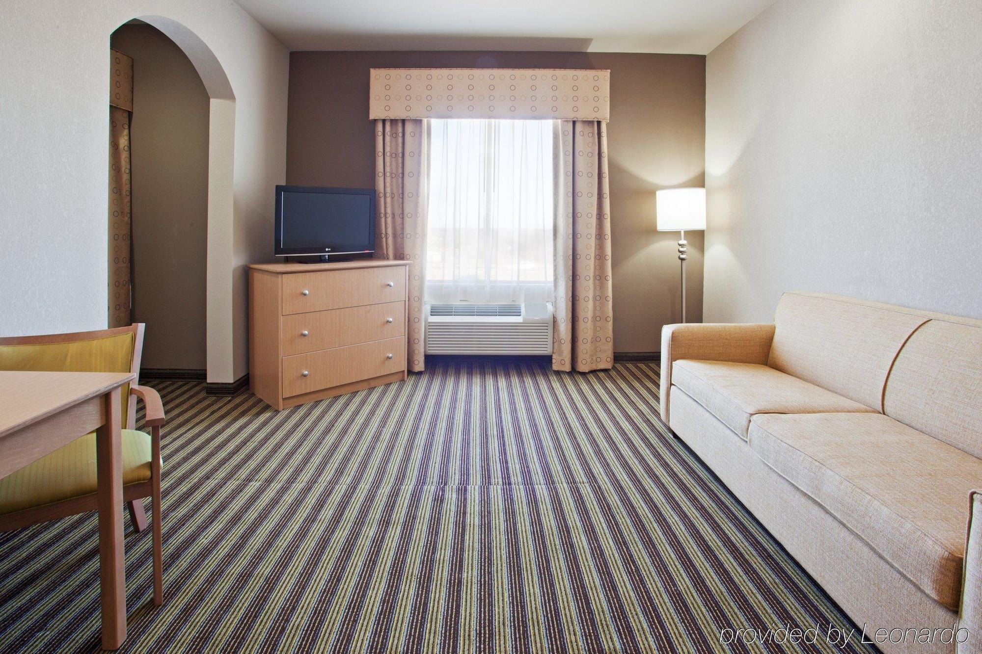 Holiday Inn Express Hotel & Suites Alvarado By Ihg Kamer foto