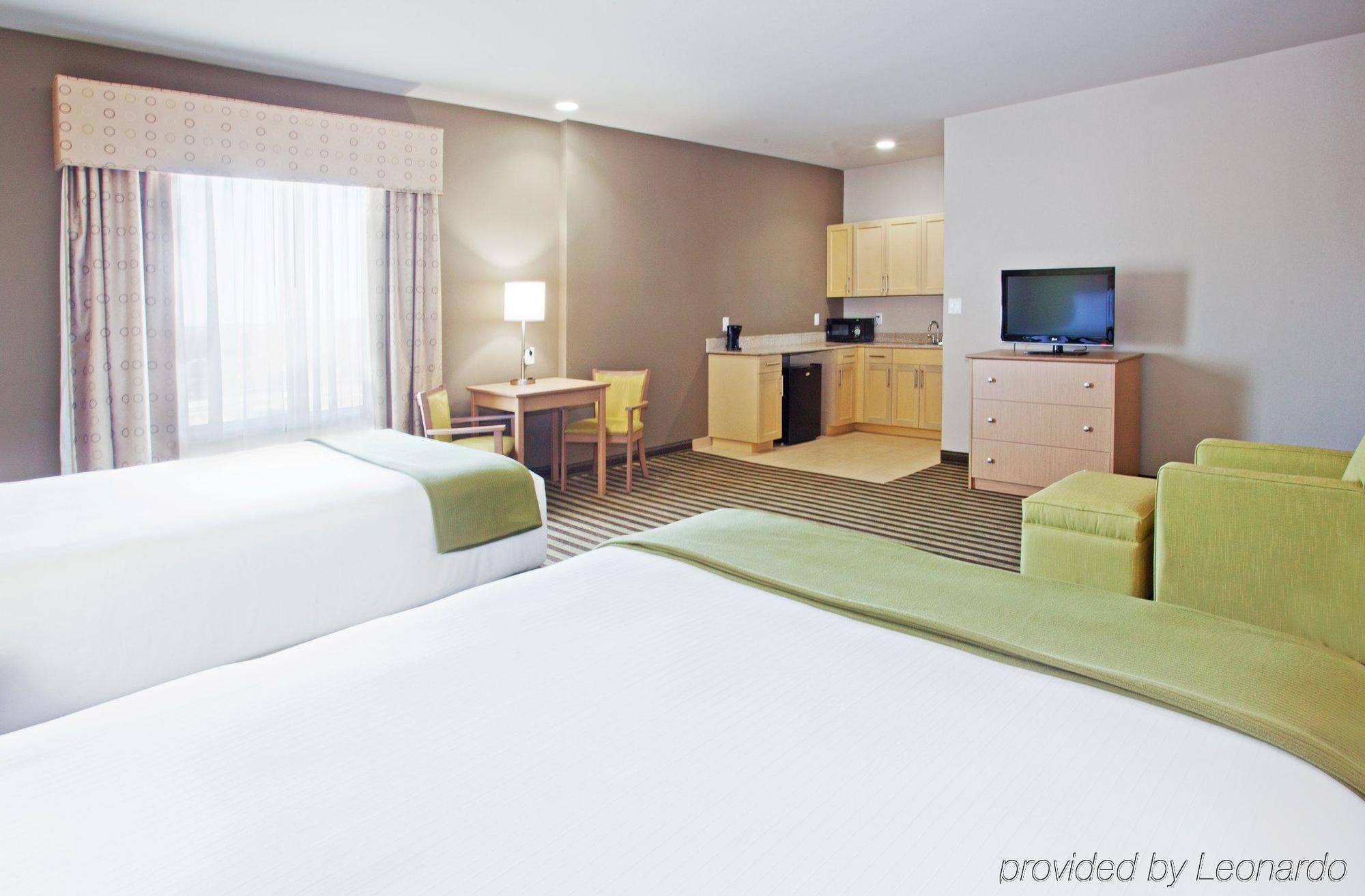 Holiday Inn Express Hotel & Suites Alvarado By Ihg Kamer foto