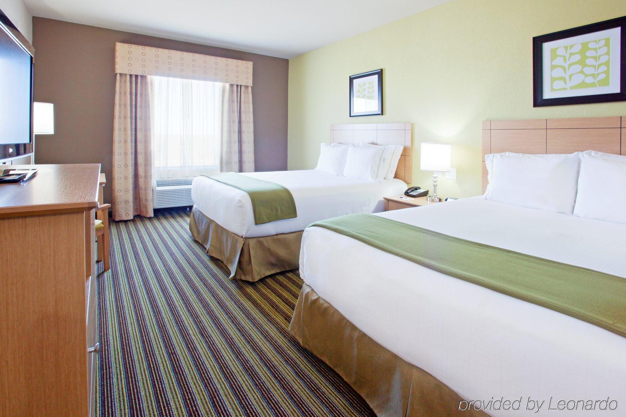 Holiday Inn Express Hotel & Suites Alvarado By Ihg Kamer foto