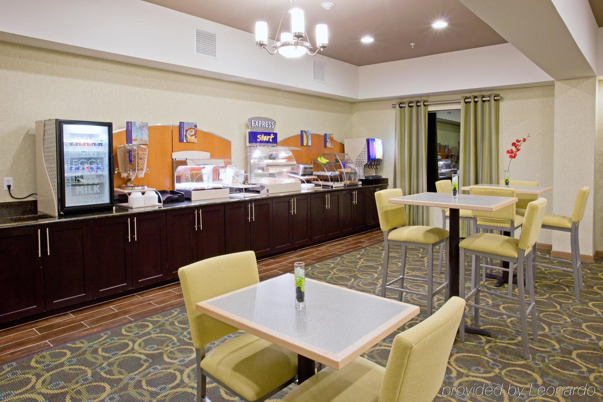 Holiday Inn Express Hotel & Suites Alvarado By Ihg Restaurant foto